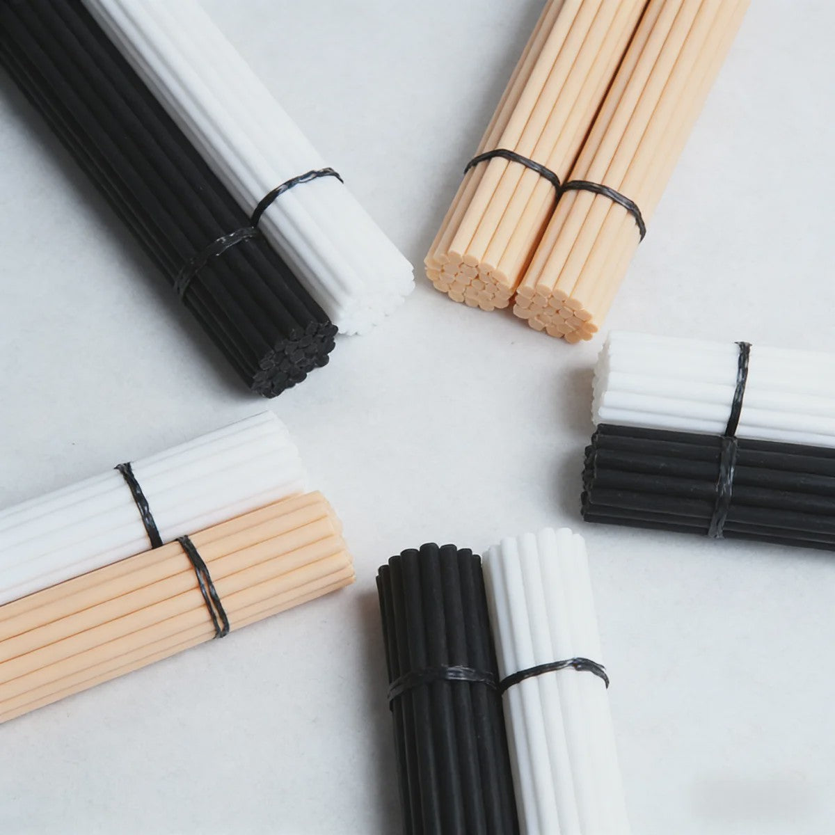 100x Diffuser Stokjes - 3mm x 240mm - Houtkleur, Zwart & Wit - Geurverspreider