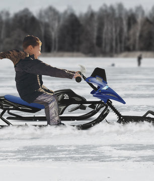 Stuurbare Sneeuwscooter Slee voor Kinderen - 80kg Belastbaar met Trekkoord