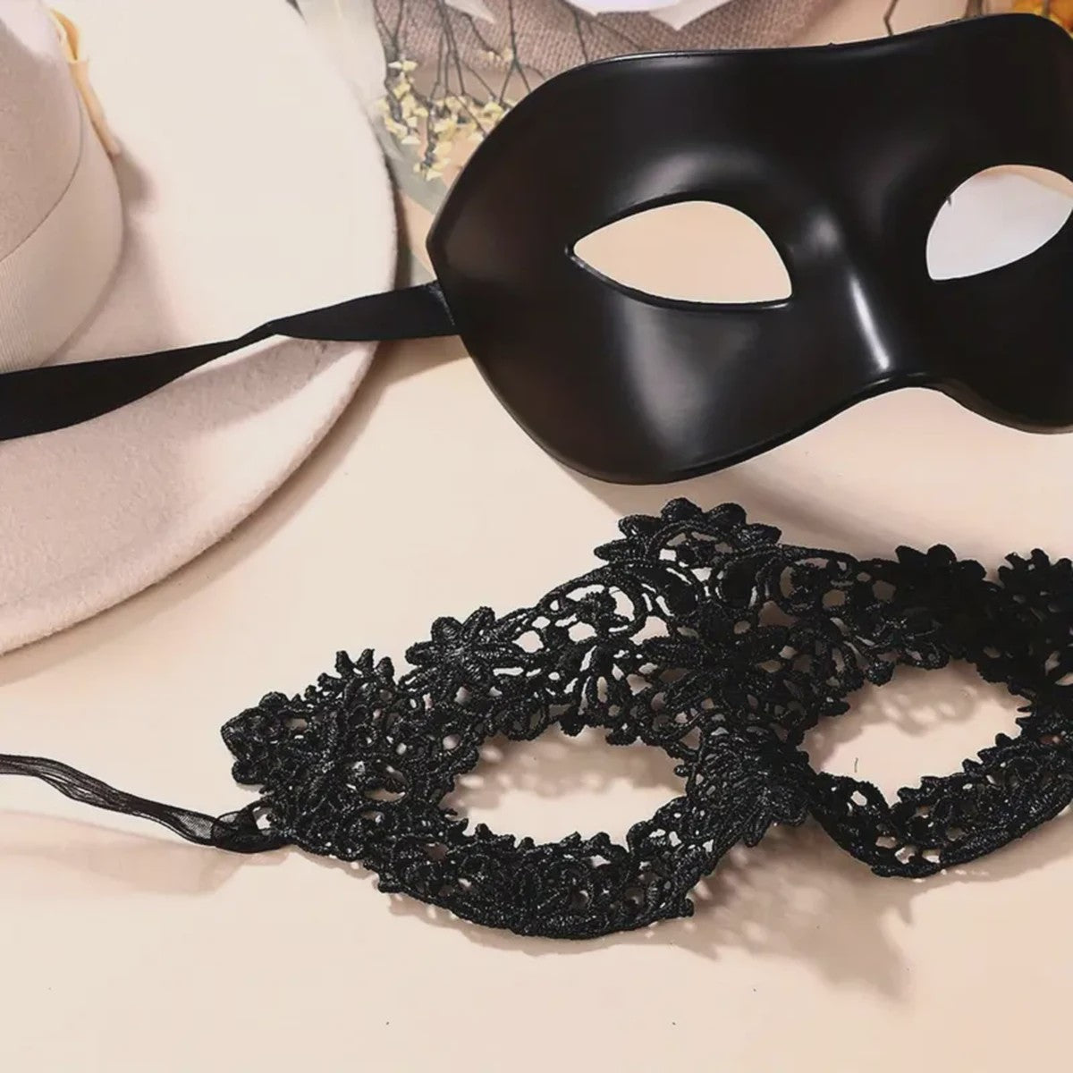 Set van 2 Elegante Zwarte Kant Maskerade Maskers voor Koppels - Venetiaans, Mardi Gras, Halloween