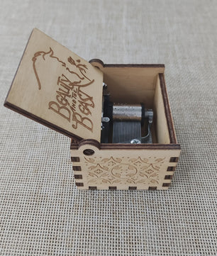 Houten Muziekdoos met Antiek Carved Design - Hand Cranked Melodie voor Cadeau & Decoratie