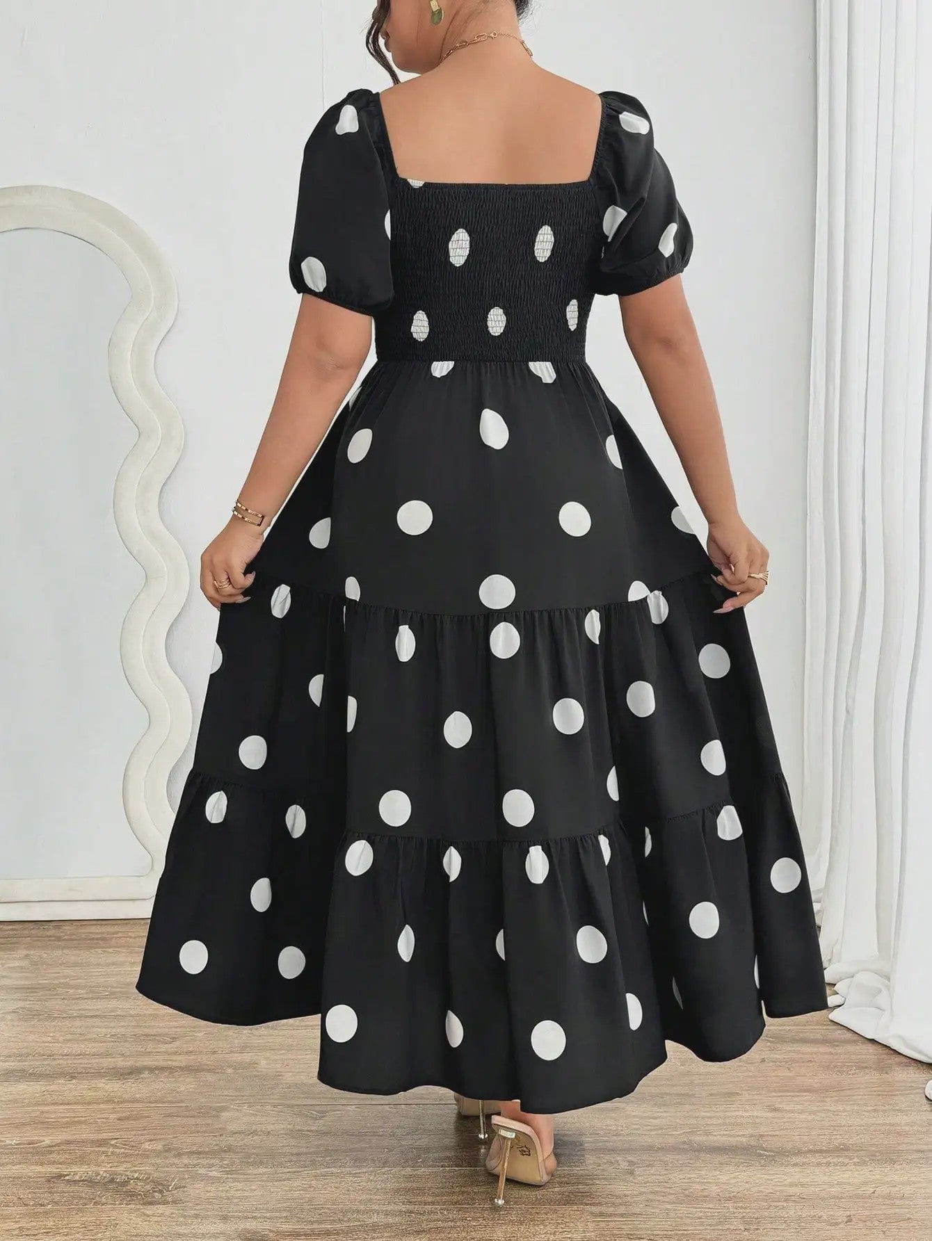 Zwarte Polka Dot Jurk met Pofmouwen en Vierkante Hals - Elegante Zomerjurk voor Dames