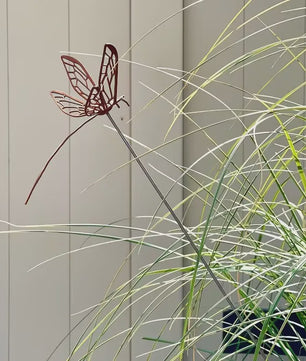 Roestkleurige Libelle & Vlinder Tuinsteker - Sierlijk Decoratie Ornament voor Buiten