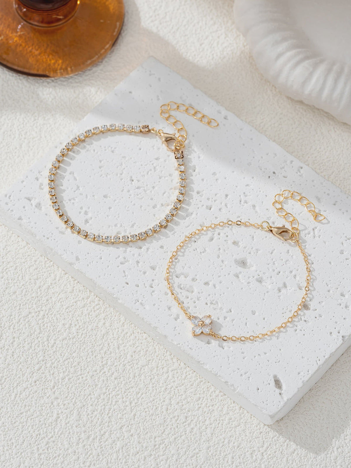 Set van 2 Dames Armbanden met Zirkonia Bloemen en Waterketting - Stijlvol voor Dagelijks Gebruik en Kantoor