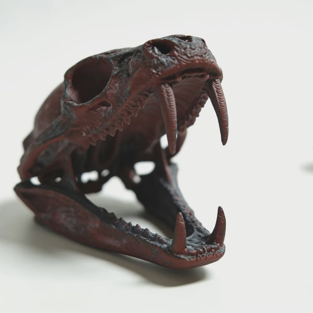 Angstaanjagend Cobra Schedel Standbeeld - Uniek Woondecoratie & Desktop Ornament