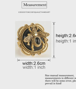 Vintage Goudkleurige Ring met Bij en Zwarte Steen - Romantisch Juweel