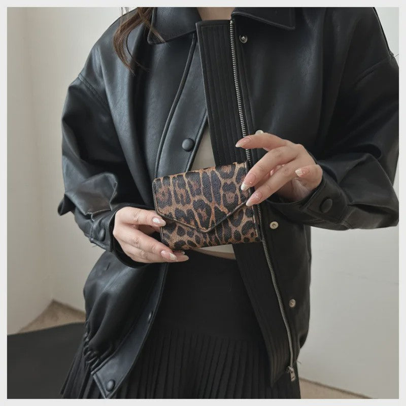 Stijlvolle Leopard Print Clutch Tas met Kaarthouder - Dames Portemonnee met Magneetsluiting