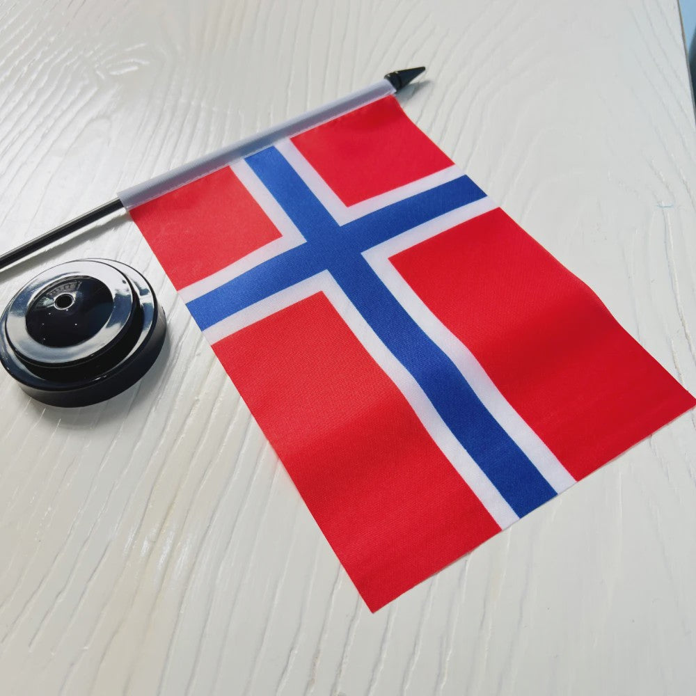 Noorse Bureauvlag 14x21cm - Polyester Vlag van Noorwegen met Standaard