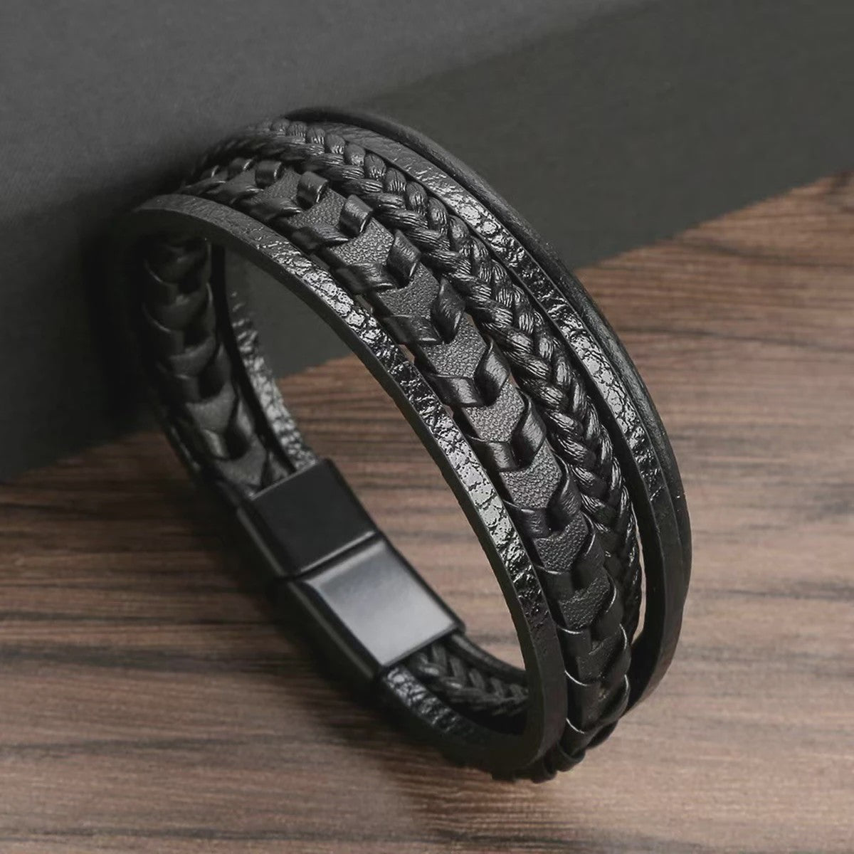 Heren Vintage Leren Armband met Gevlochten Design en Magnetische Sluiting
