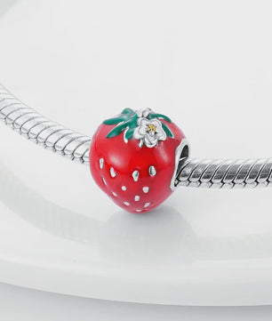 Zilverkleurige Fruit Bedels: Aardbei & Kers - Perfect voor DIY Armbanden