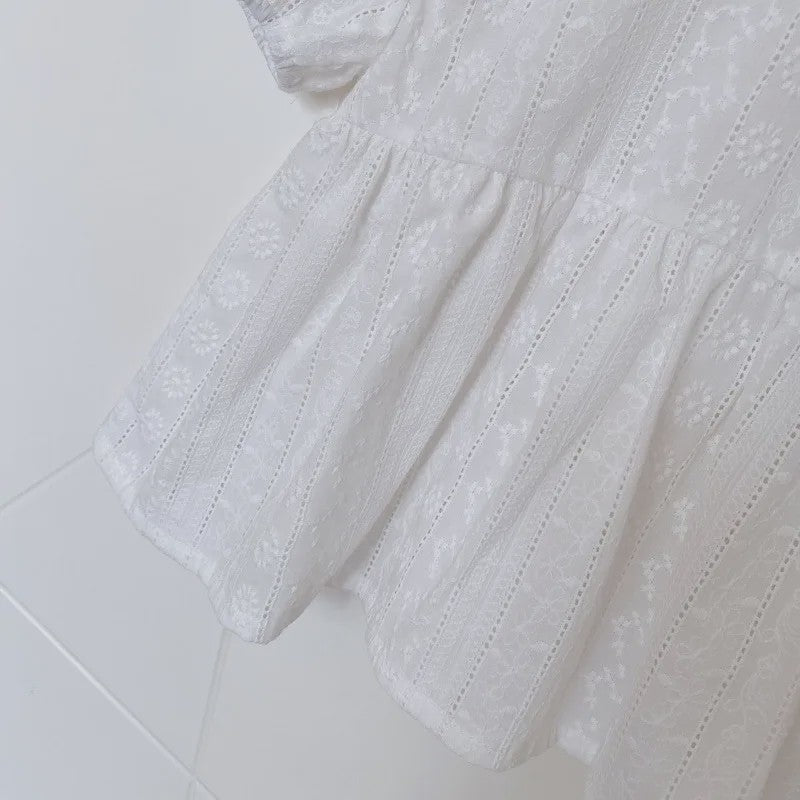 Zomerse Babydoll Blouse voor Meisjes met Broderie en Pufmouwen - Schattig en Casual