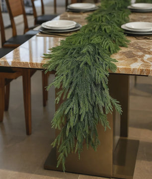 Kunstkerstkrans Norfolk Den: Luxe Groene Slinger voor Deur, Muur & Tafel - Kerstdecoratie
