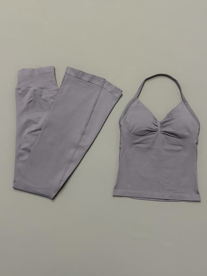 Dames Sportset: Seamless Strappy Top met Ruches & Butt Lifting Flare Leggings