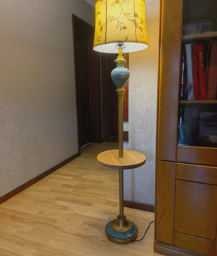 Luxe Retro Vloerlamp met Stoffen Kap en Handig Bijzettafeltje