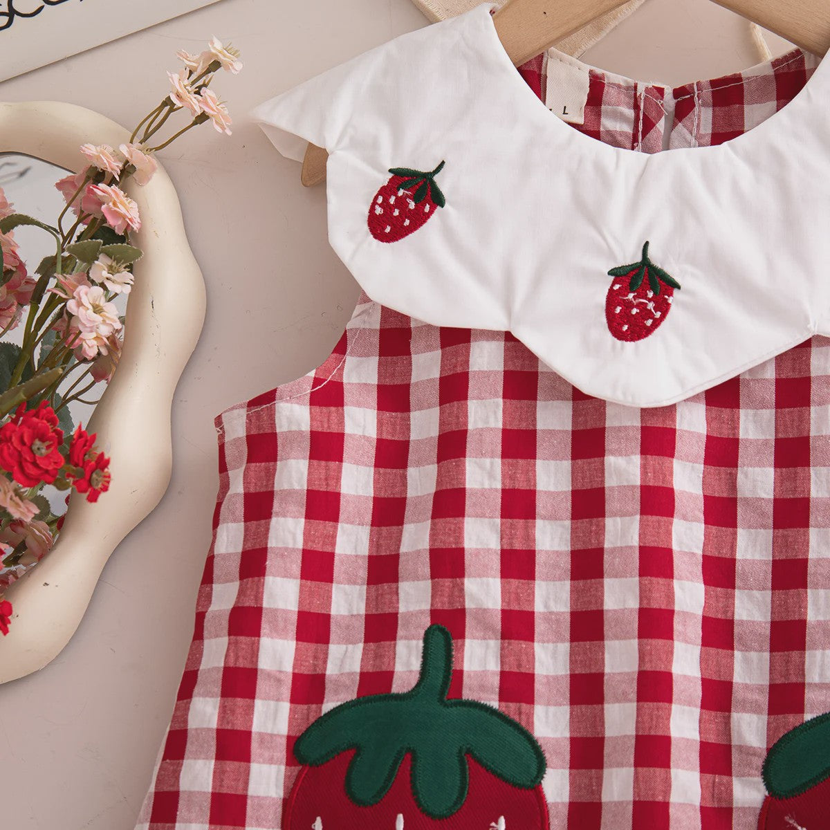 Zomerjurk Baby Meisje Rood Wit Geruit met Aardbeien - Casual en Schattig