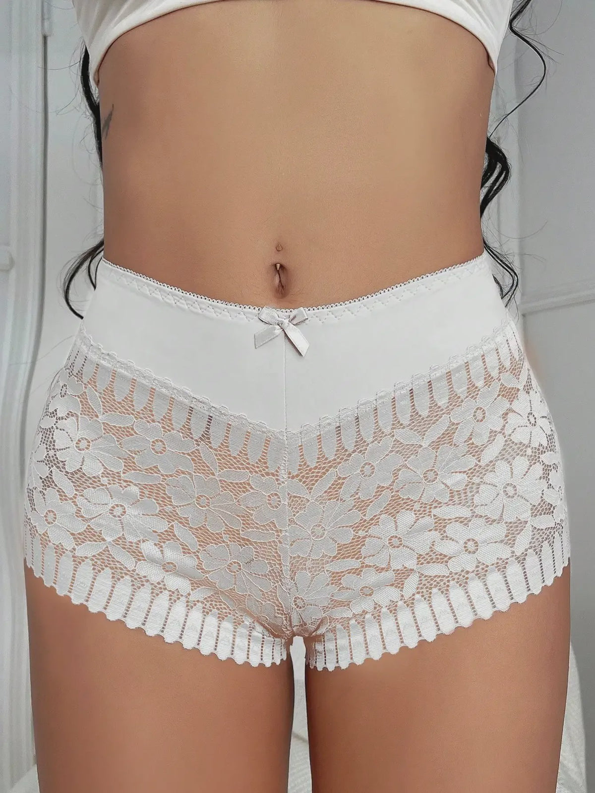 Luxe Kanten Boyshorts met Hoge Taille en Sexy Uitsnijdingen - Verkrijgbaar in Plus Size