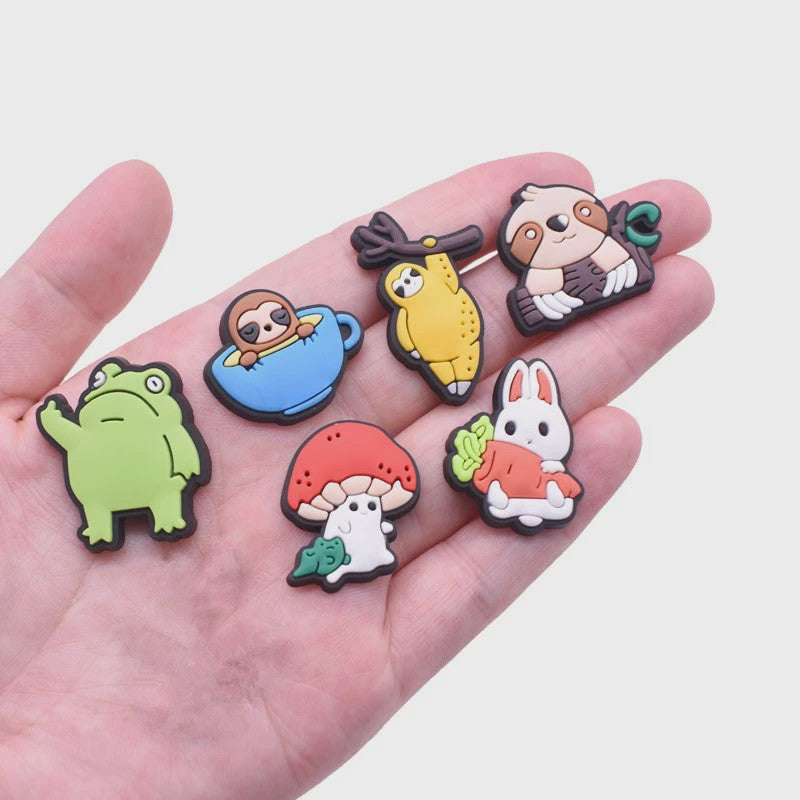 Grappige Schoendecoraties voor Crocs: Charms met Frisse Designs
