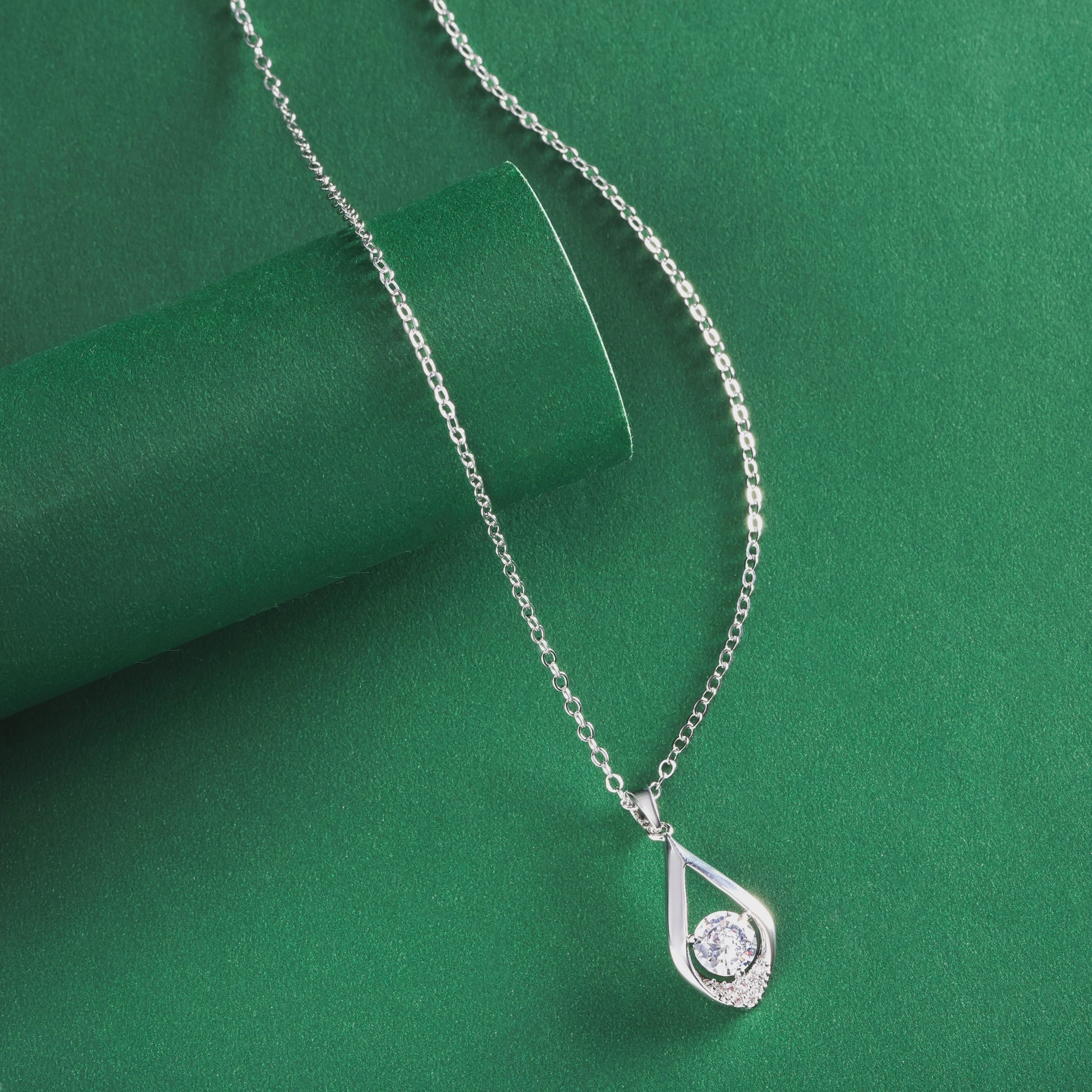 Zilveren 925 Dames Ketting met 1 Karaat Druppelvormige Moissanitehanger - Perfect Cadeau