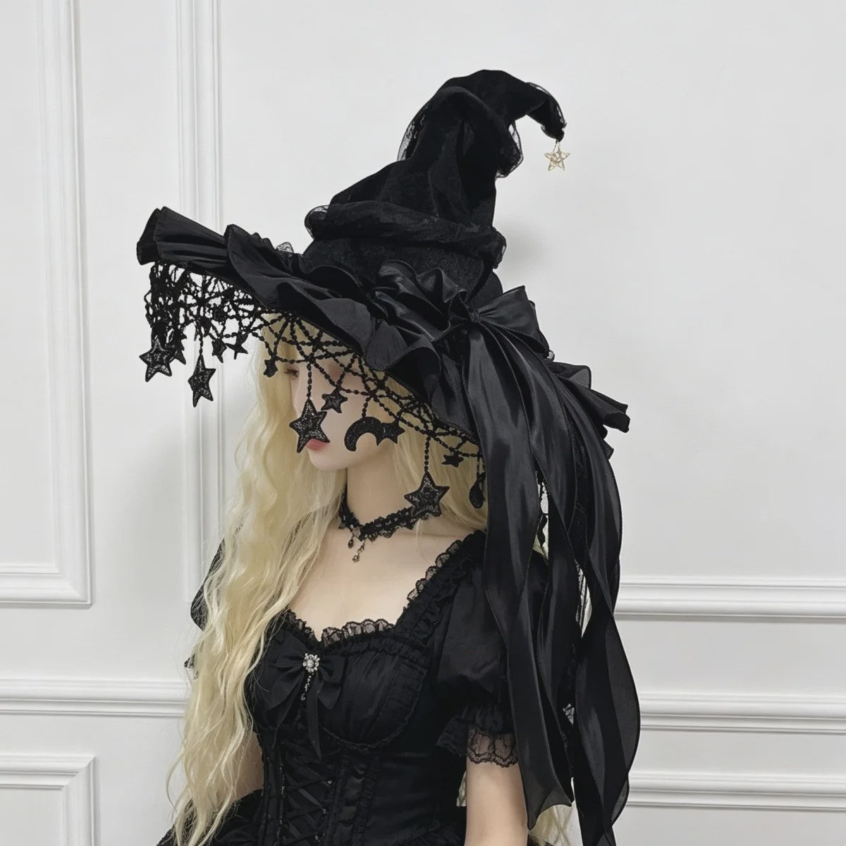 Luxe Heksenhoed van Kant en Fluweel met Maan & Sterren - Perfect voor Halloween & Cosplay