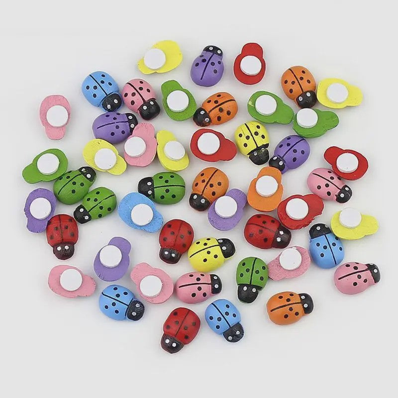 100x Houten Mini Bij Decoratie Accessoires - Zelfklevend & DIY Knutselmateriaal