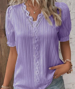 Zomerse Dames Blouse met V-hals en Kantdetails - Korte Mouwen