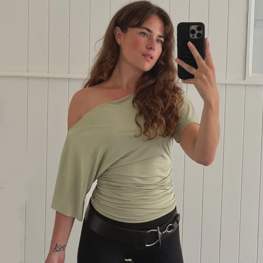 Zomerse One Shoulder Top met Korte Mouwen - Stijlvol en Sexy