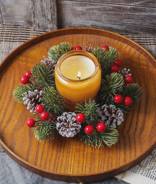 Kerstkrans met Kunstbessen, Dennenappels en Kaarsenring - Sfeervolle Tafeldecoratie voor Kerst