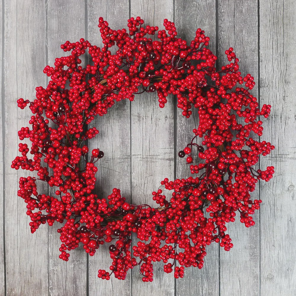 Handgemaakte Kerstkrans met Cipres, Rode Bessen & Denneappels - Voordeur Decoratie