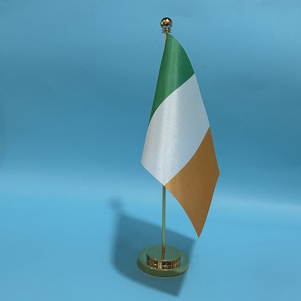 Ierse Bureauvlag 14x21cm - Polyester Vlag van Ierland voor Bureau Decoratie