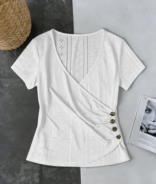 Dameswikkel T-shirt met korte mouwen en knoopdetails