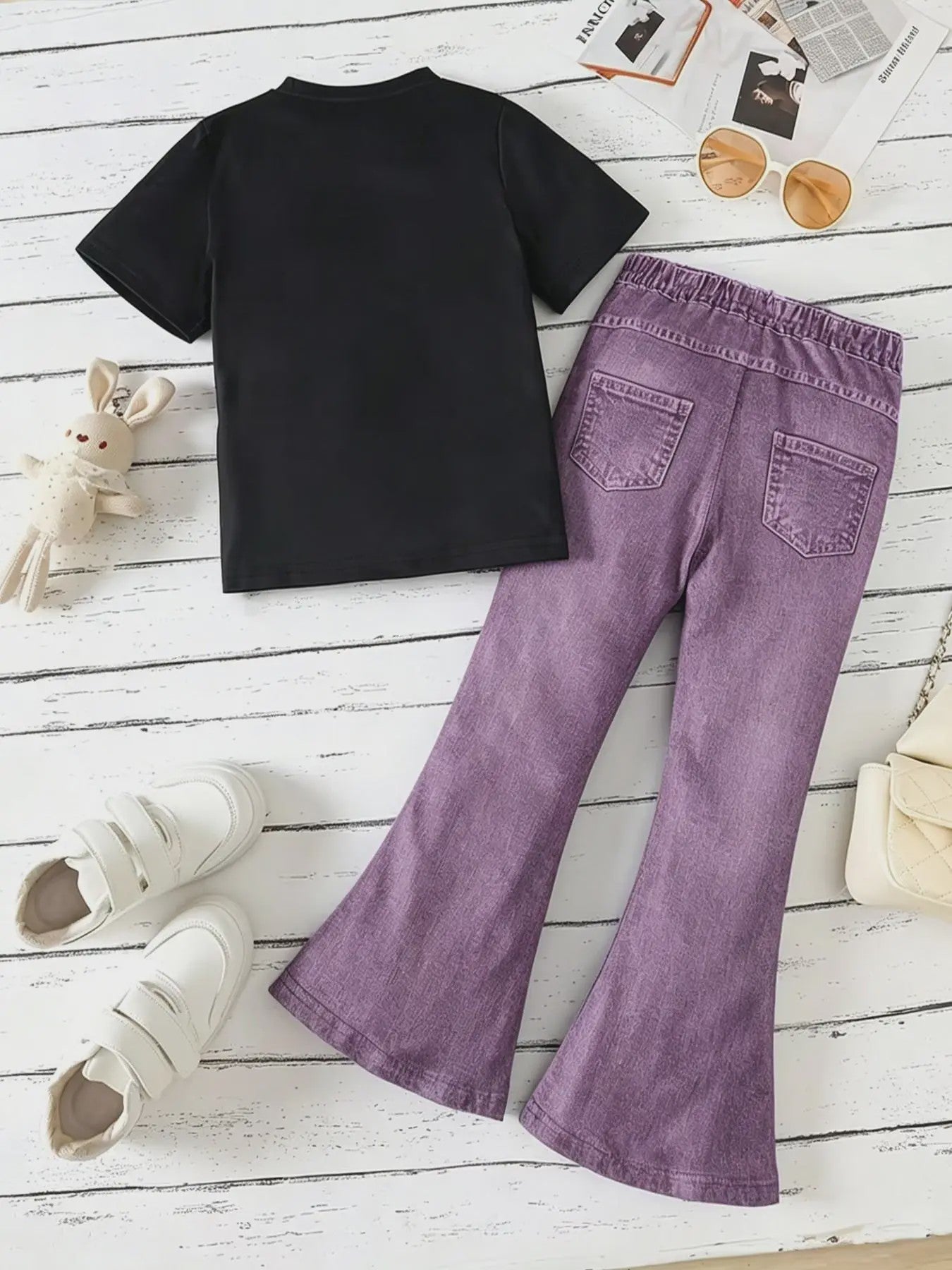 Zomerse Outfit Meisjes: Zwarte Top met Smiley Print & Paarse Flared Broek met Tekst - 2-delige Set