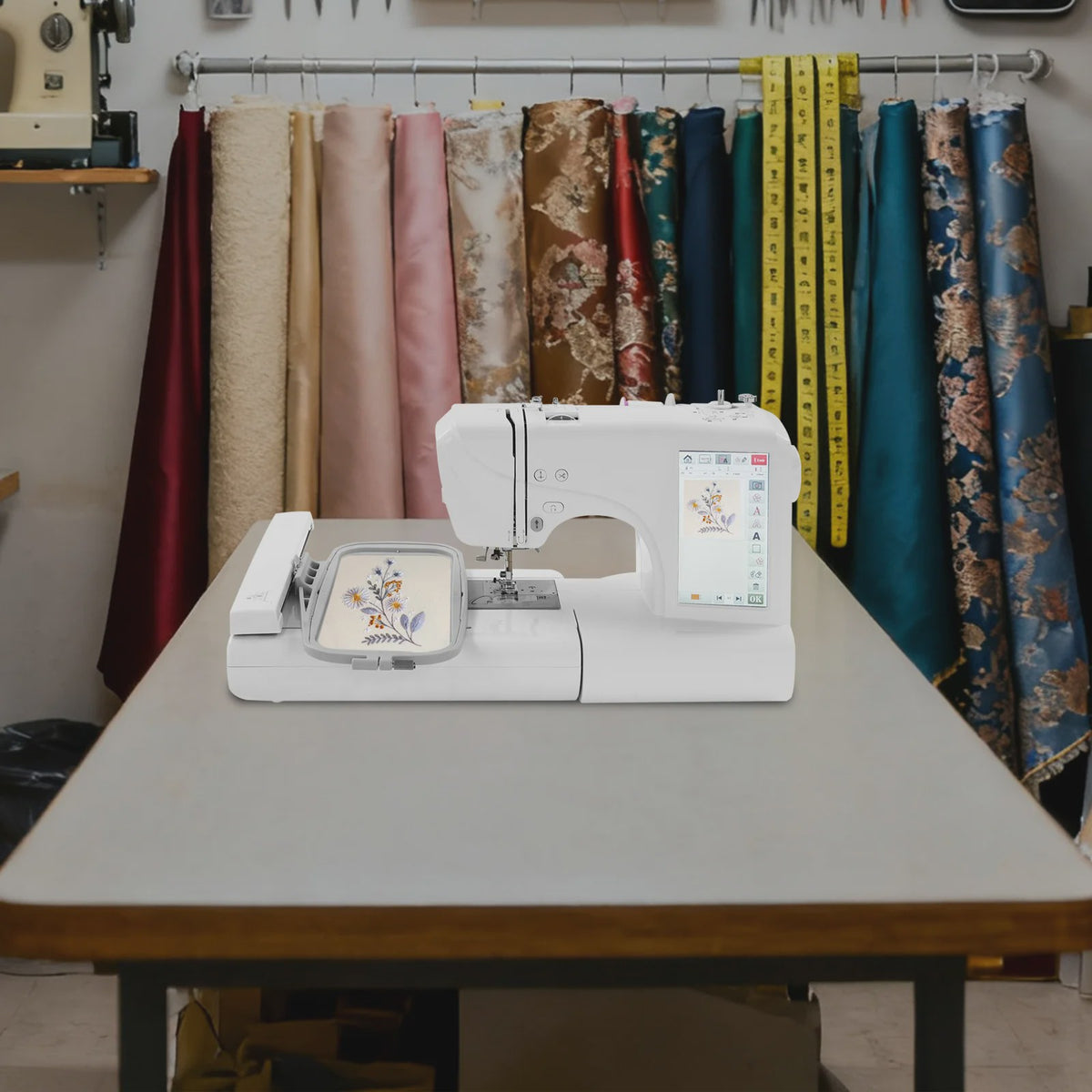 Automatische Borduur- en Naaimachine met 7" Kleurenscherm - 96 Borduurpatronen & 162 Naaiprogramma's