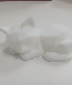 Abstract Geometrisch Slapend Kat Ornament - Modern Minimalistisch Plastic Figuur voor Huis & Kantoor