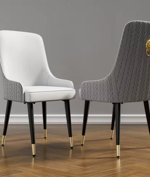 Set van 2 Luxe Eetkamerstoelen – PU Leer met Gouden Leeuwenkop Trekring – Hoge Getufte Rugleuning & Metalen Poten