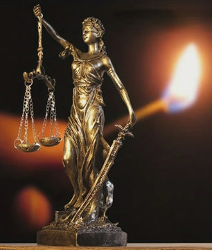 Retro Koperkleurige Vrouwe Justitia Beeldje - Decoratie voor Huis & Kantoor