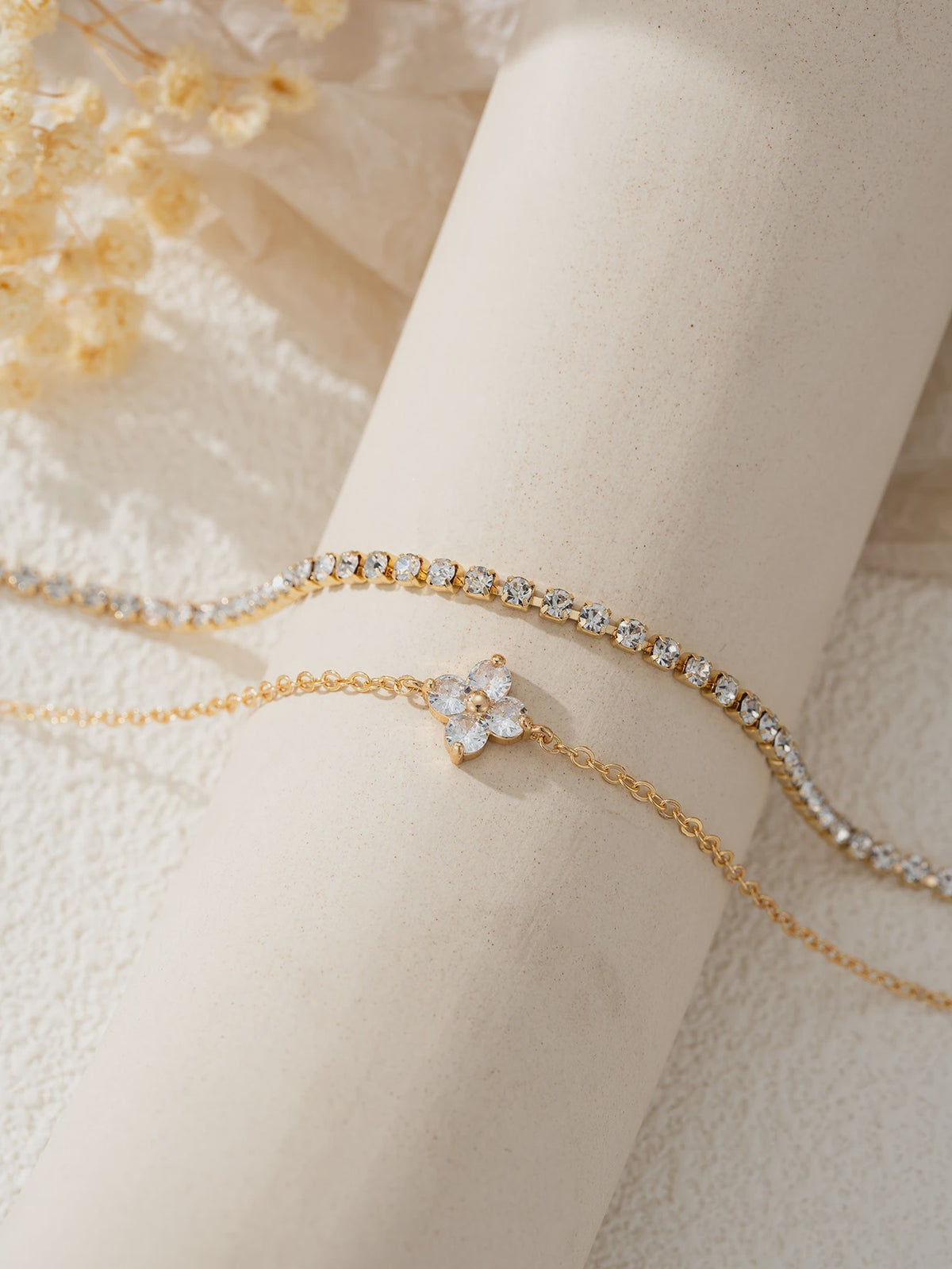 Set van 2 Dames Armbanden met Zirkonia Bloemen en Waterketting - Stijlvol voor Dagelijks Gebruik en Kantoor
