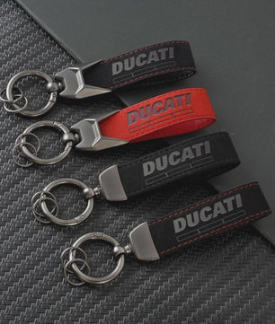 Luxe Suede Sleutelhangerhouder met Ducati Logo - Perfect Cadeau