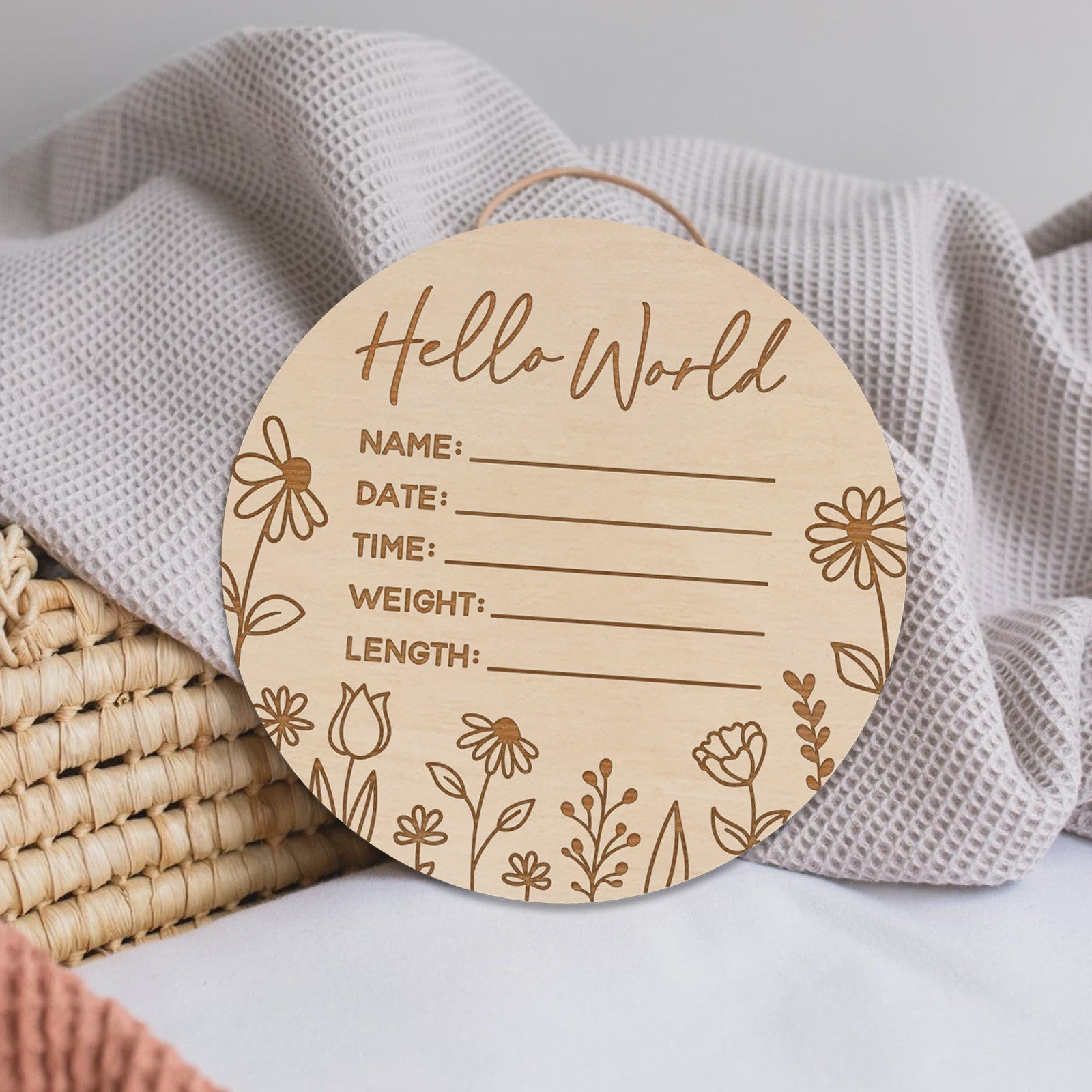 Houten Baby Aankondigingsbord 'Hello World' - Geboortegegevens met Bloemen Gravure