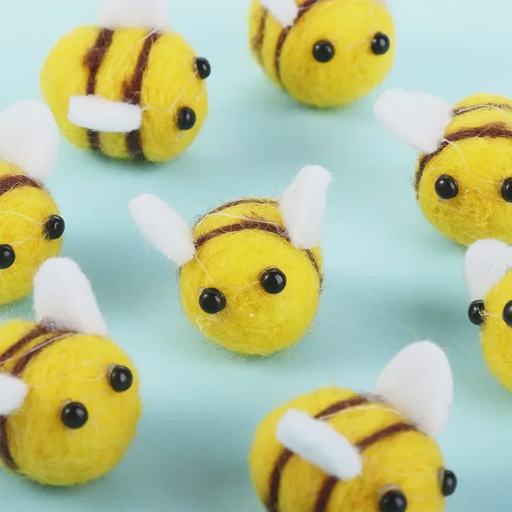 Set van 10 Kawaii Vilten Bijen - Decoratie & DIY Accessoires