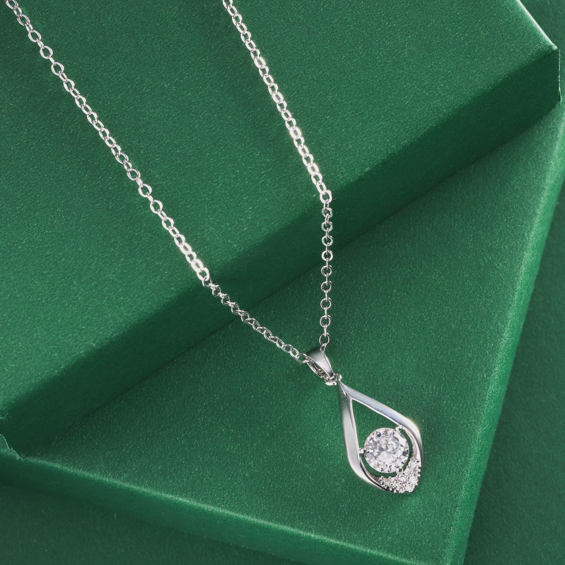Zilveren 925 Dames Ketting met 1 Karaat Druppelvormige Moissanitehanger - Perfect Cadeau