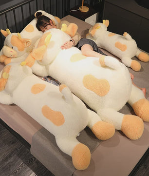 Knuffelkoe Pluche Speelgoed - Zacht Kussen voor Kinderen & Baby's (90cm)