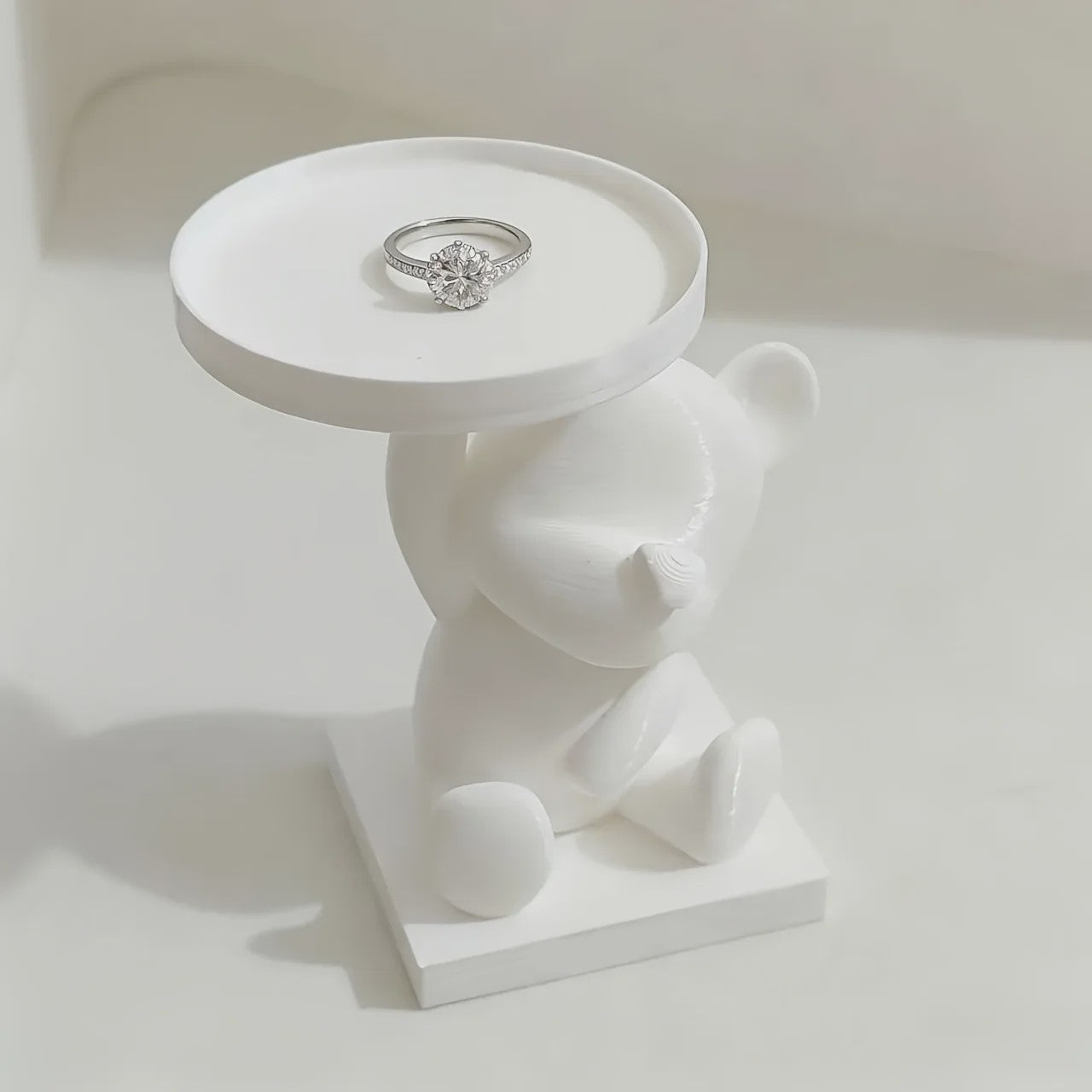 Creatieve Zittende IJsbeer met Dienblad - Opbergaccessoire voor Sleutels en Decoraties