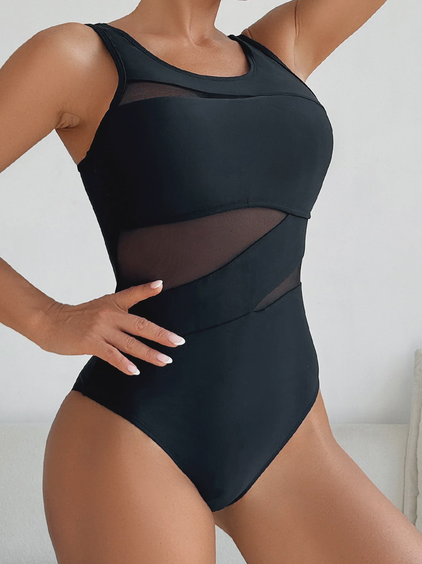 Dames Zwart Badpak met Mesh Inzet en Twee Schouderbanden