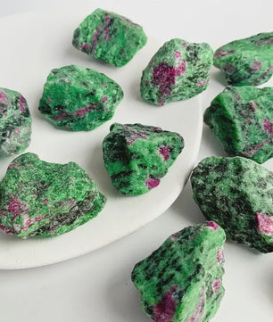 Ruwe Robijn Zoisiet Kristallen - Natuurlijke Edelsteen voor Healing & Meditatie