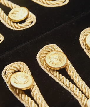 Luxe Zwarte Velvet Blazer met Gouden Borduursels - Heren Feest & Podium Kleding