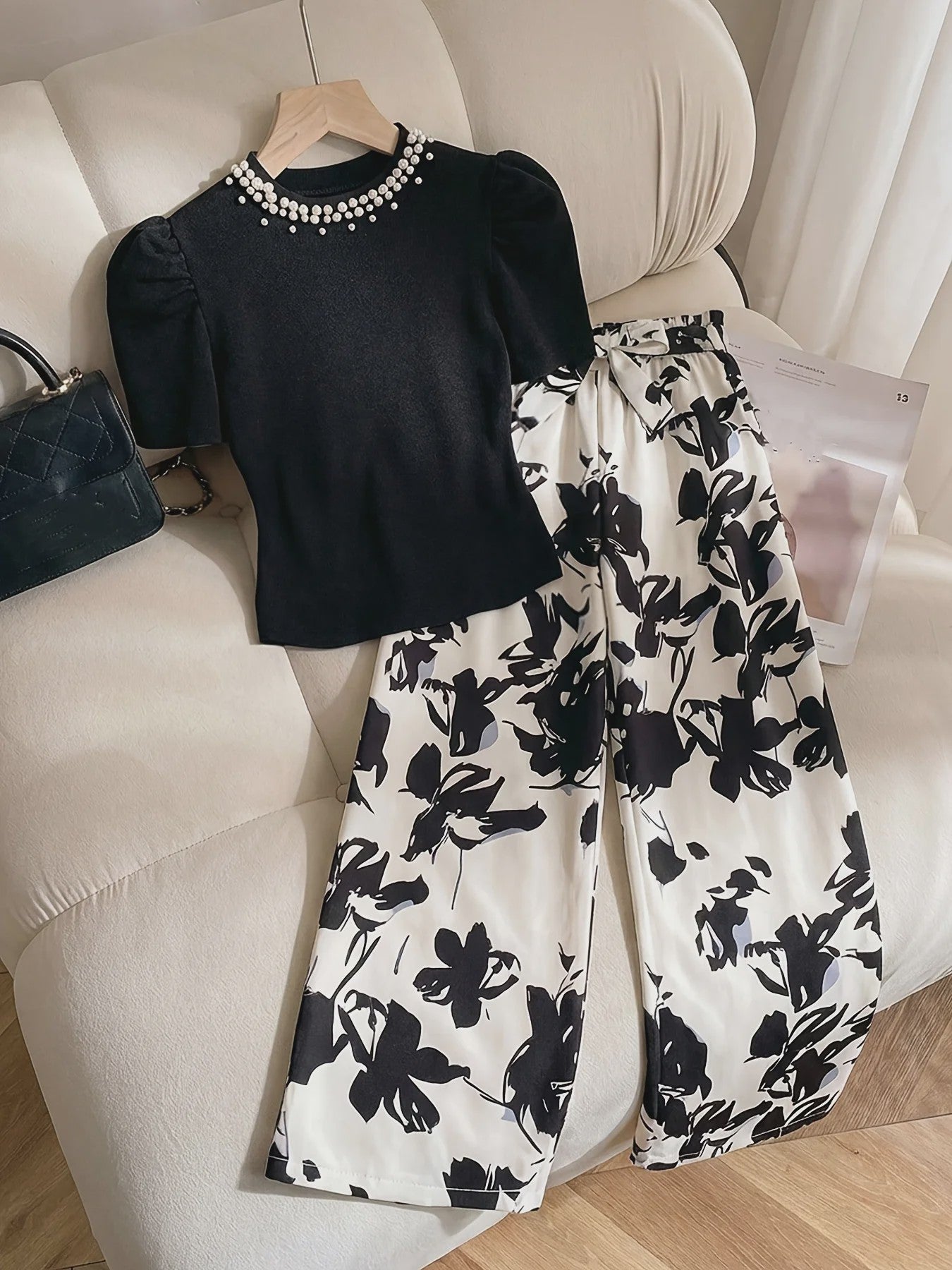 Zomerse Outfit Set Meisjes: Zwart T-shirt met Pareldecoratie & Bloemige Wijde Broek - 2-delig Pak voor Kinderen & Tieners (5-13 jaar)