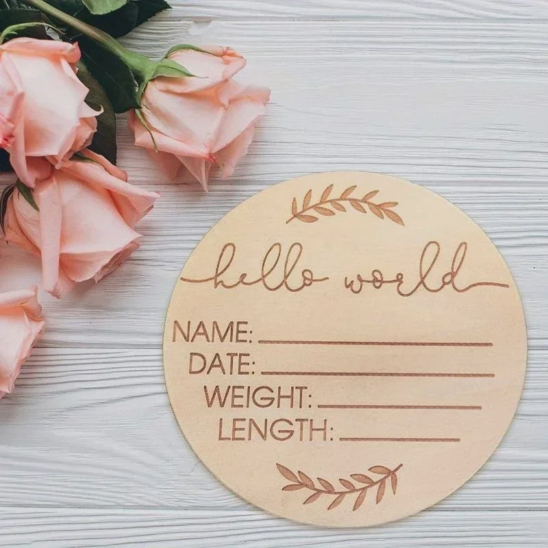 Houten Geboorte Aankondiging Bordje 'Hello World' - Fotoprop & Kraamcadeau