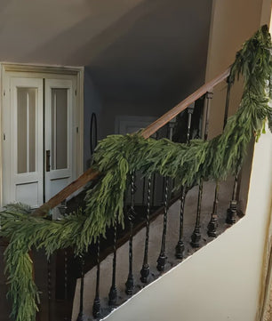 Kunstkerstkrans Norfolk Den: Luxe Groene Slinger voor Deur, Muur & Tafel - Kerstdecoratie