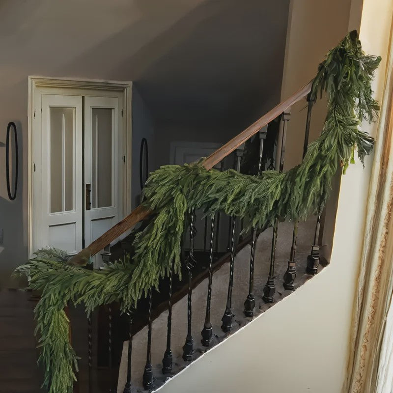 Kunstkerstkrans Norfolk Den: Luxe Groene Slinger voor Deur, Muur & Tafel - Kerstdecoratie