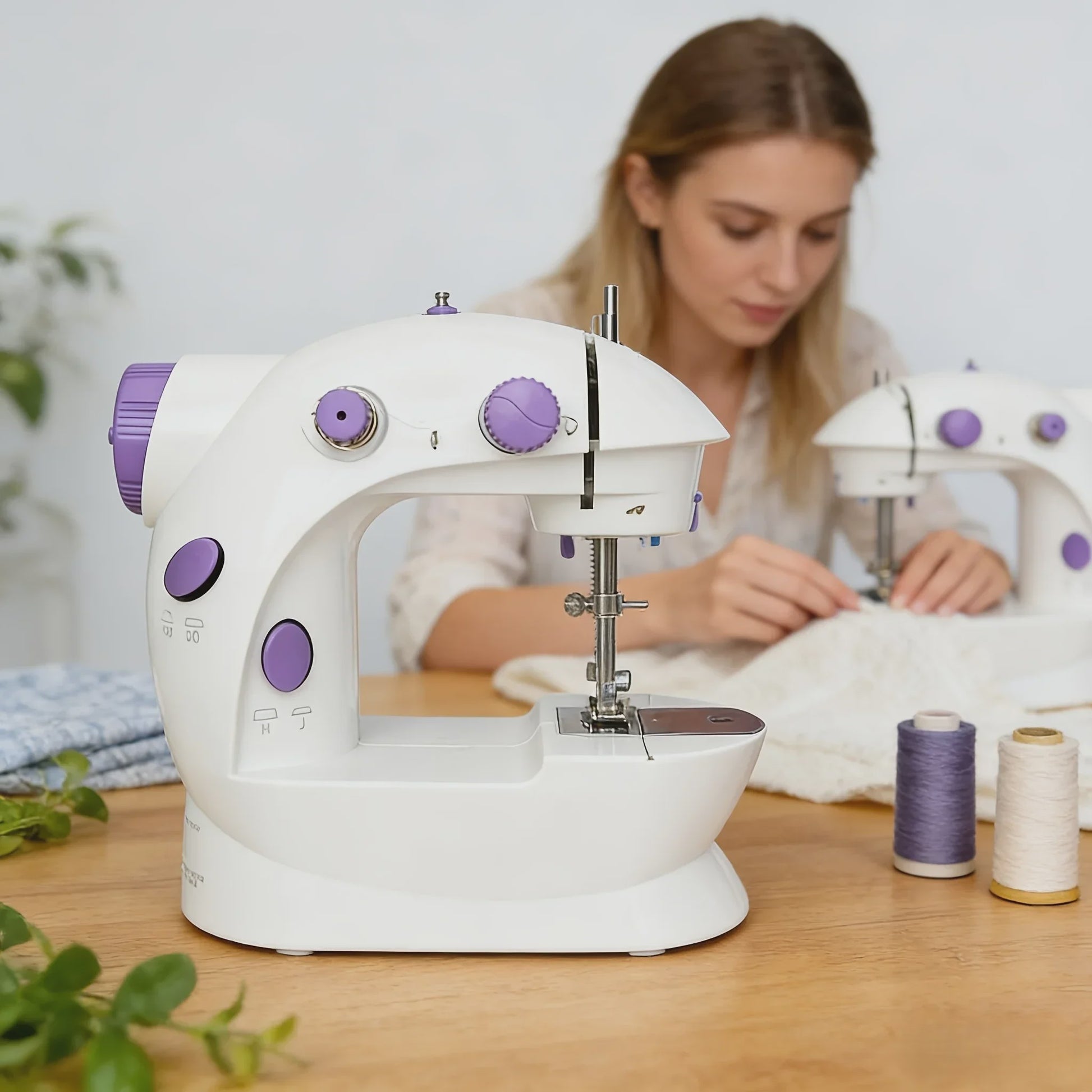 Draagbare USB Elektrische Naaimachine - Multifunctioneel, Verstelbare Snelheid, Voetpedaal, Ideaal voor Beginners & Hobbyisten