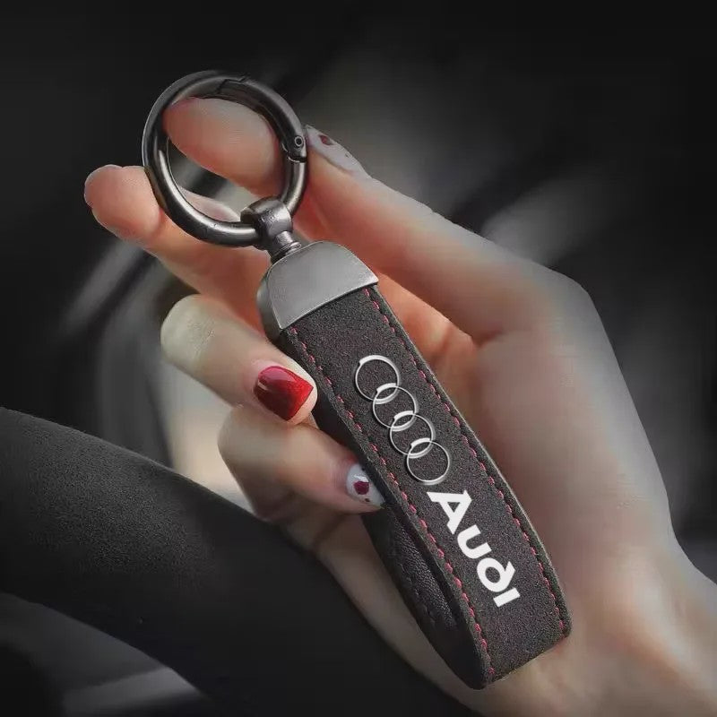 Luxe Audi Suede Sleutelhanger met Metalen Gesp - Stijlvolle Auto Accessoire